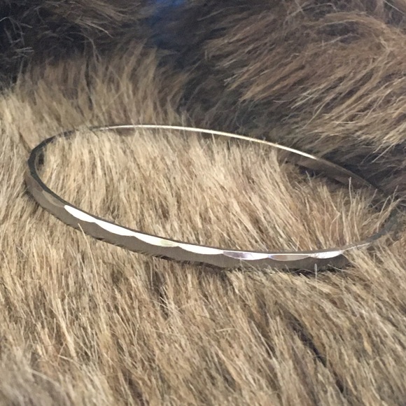 Vintage Monet diamond cut silver tone bangle - Picture 2 of 7